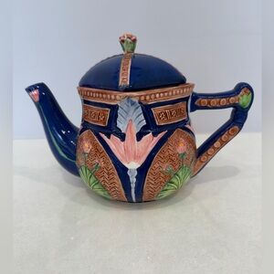 Vintage majolica Seymour Mann teapot